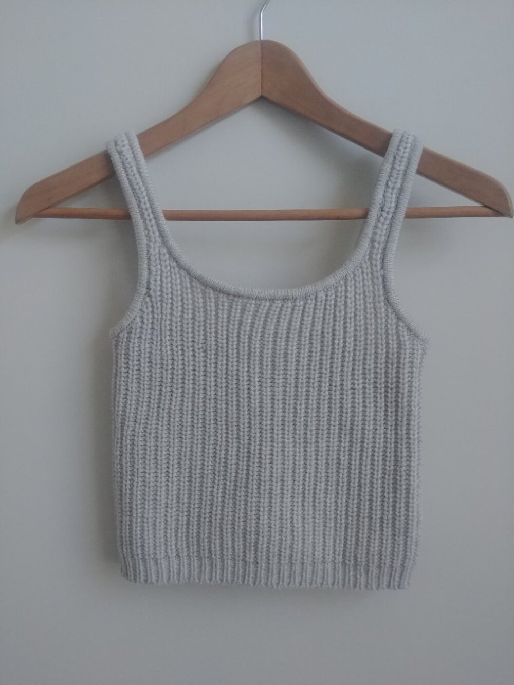 4/$20 Aeropostale Small little cropped light grey knit tank top sweater